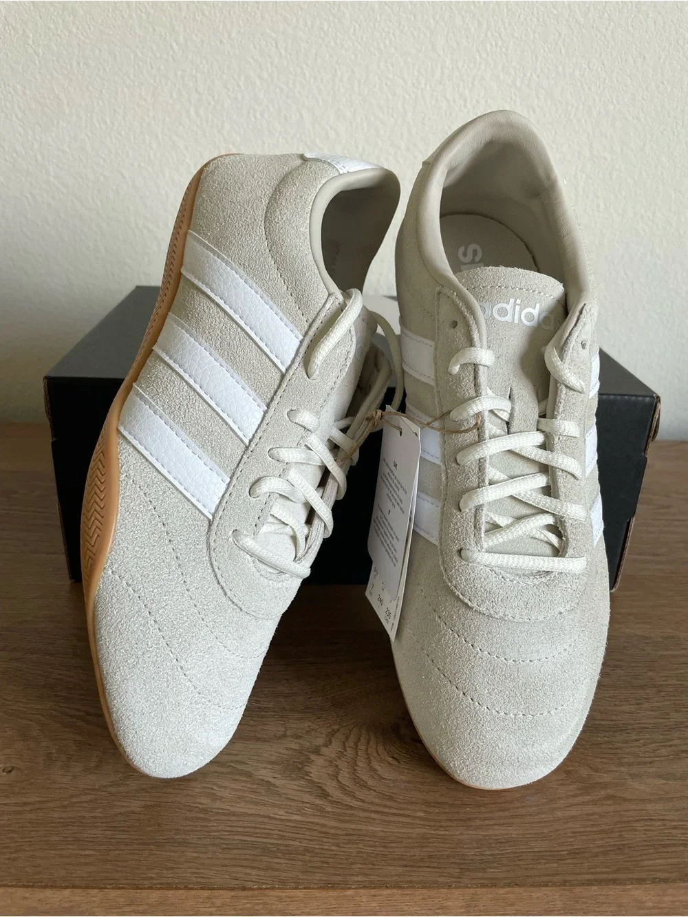 NWT Women’s Adidas “Grand Court Lo Sneaker” Size 7 - Picture 2 of 5